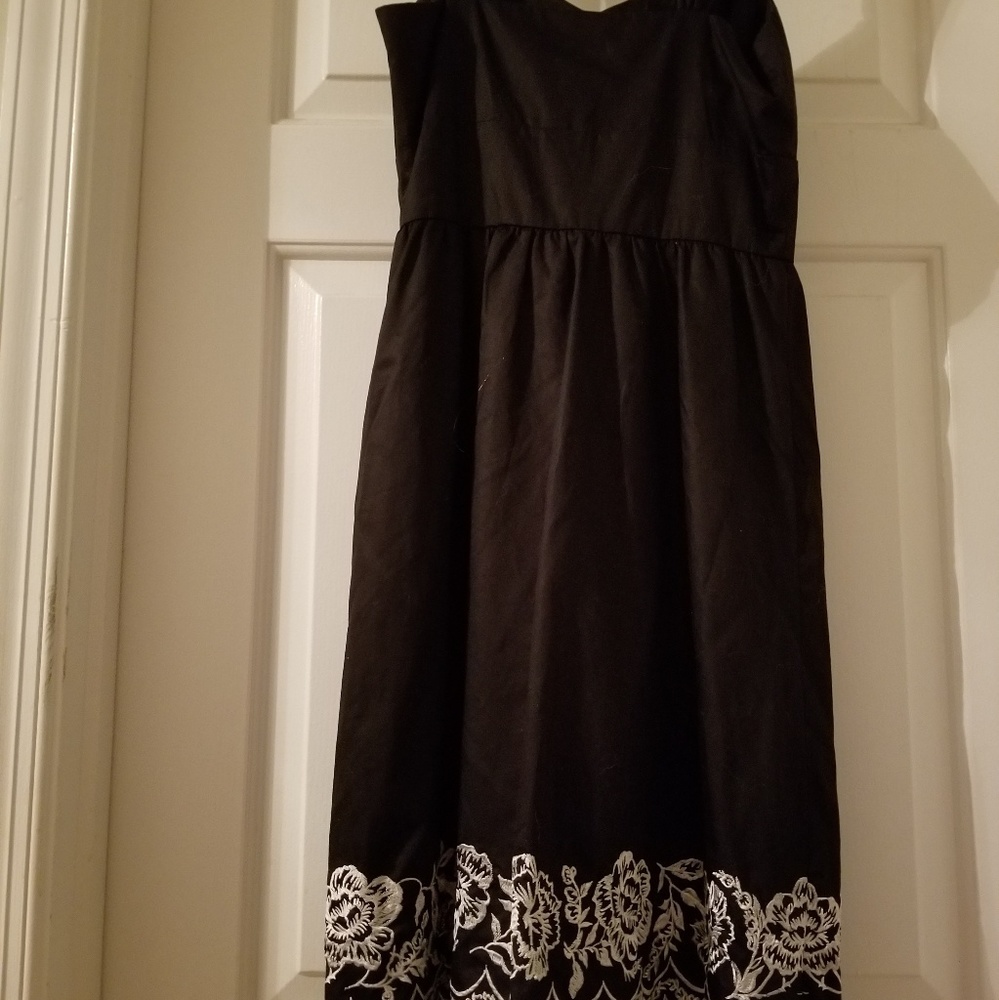 Dress - Picture 2 of 4